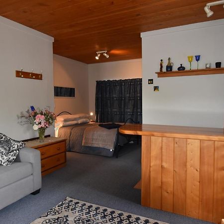 Olivista Bed & Breakfast มาสเตอร์ตัน ภายนอก รูปภาพ