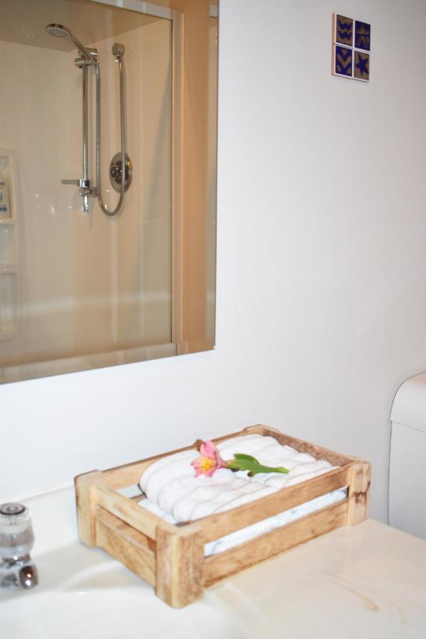 Olivista Bed & Breakfast มาสเตอร์ตัน ภายนอก รูปภาพ