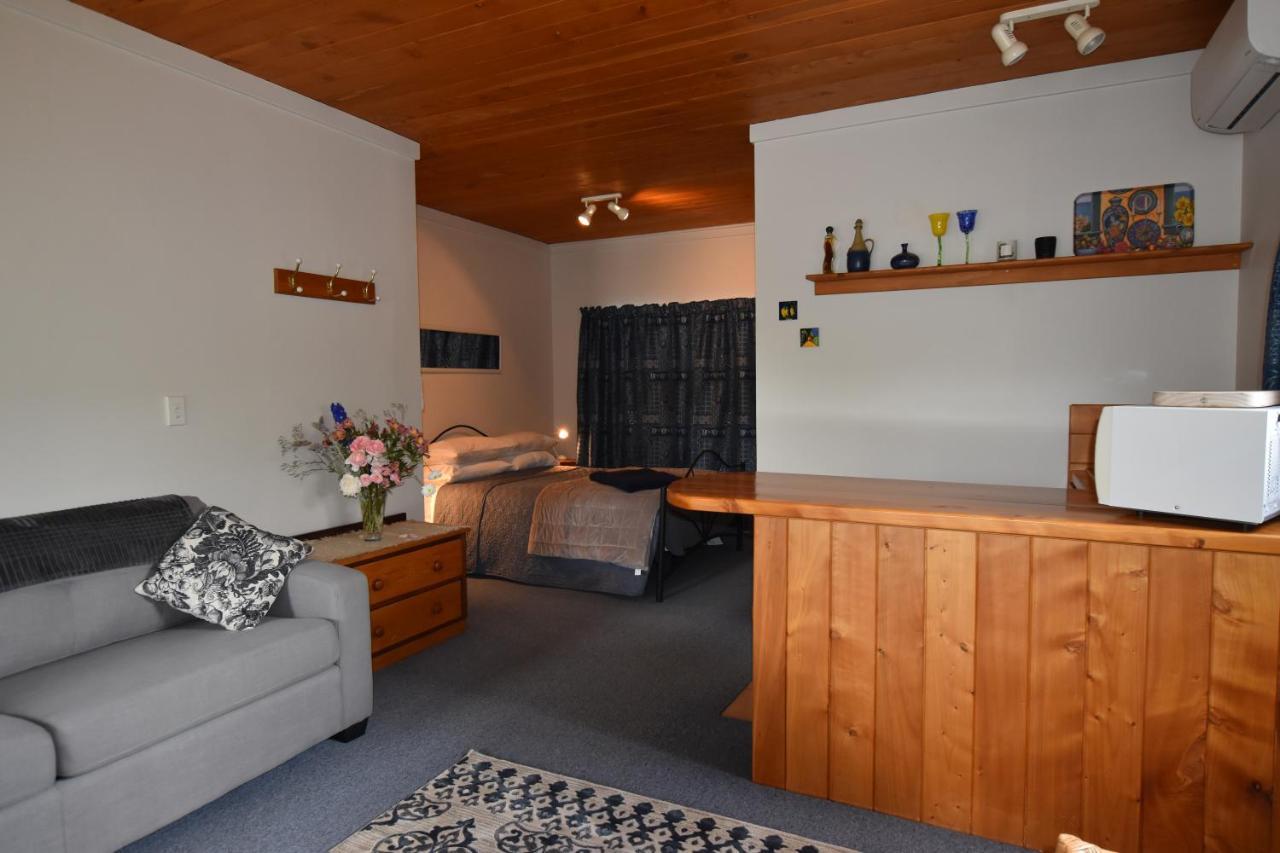 Olivista Bed & Breakfast มาสเตอร์ตัน ภายนอก รูปภาพ