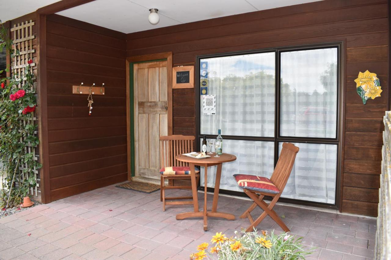 Olivista Bed & Breakfast มาสเตอร์ตัน ภายนอก รูปภาพ